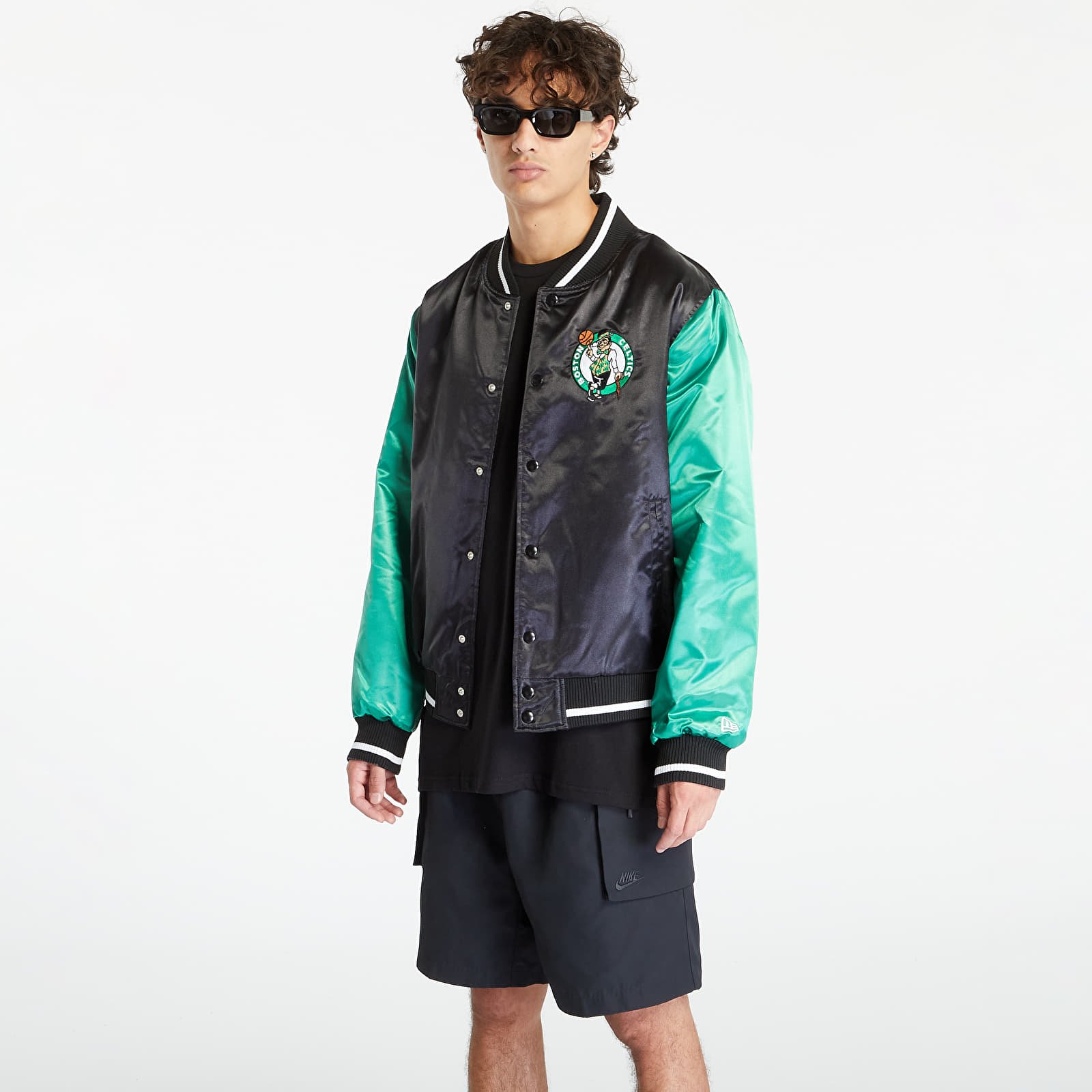 Bomber jakas New Era NBA Satin Bomber Boston Celtics Black/ Kelly Green