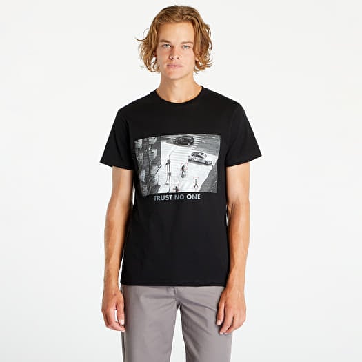 T-shirt Urban Classics Trust no one Tee Black