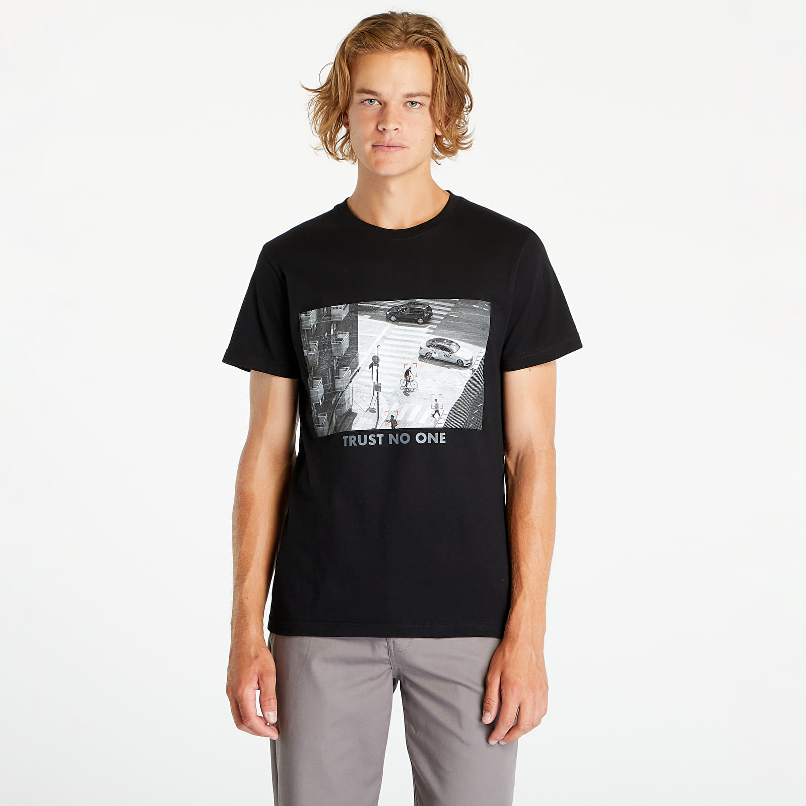 T-shirts Urban Classics Trust no one Tee Black