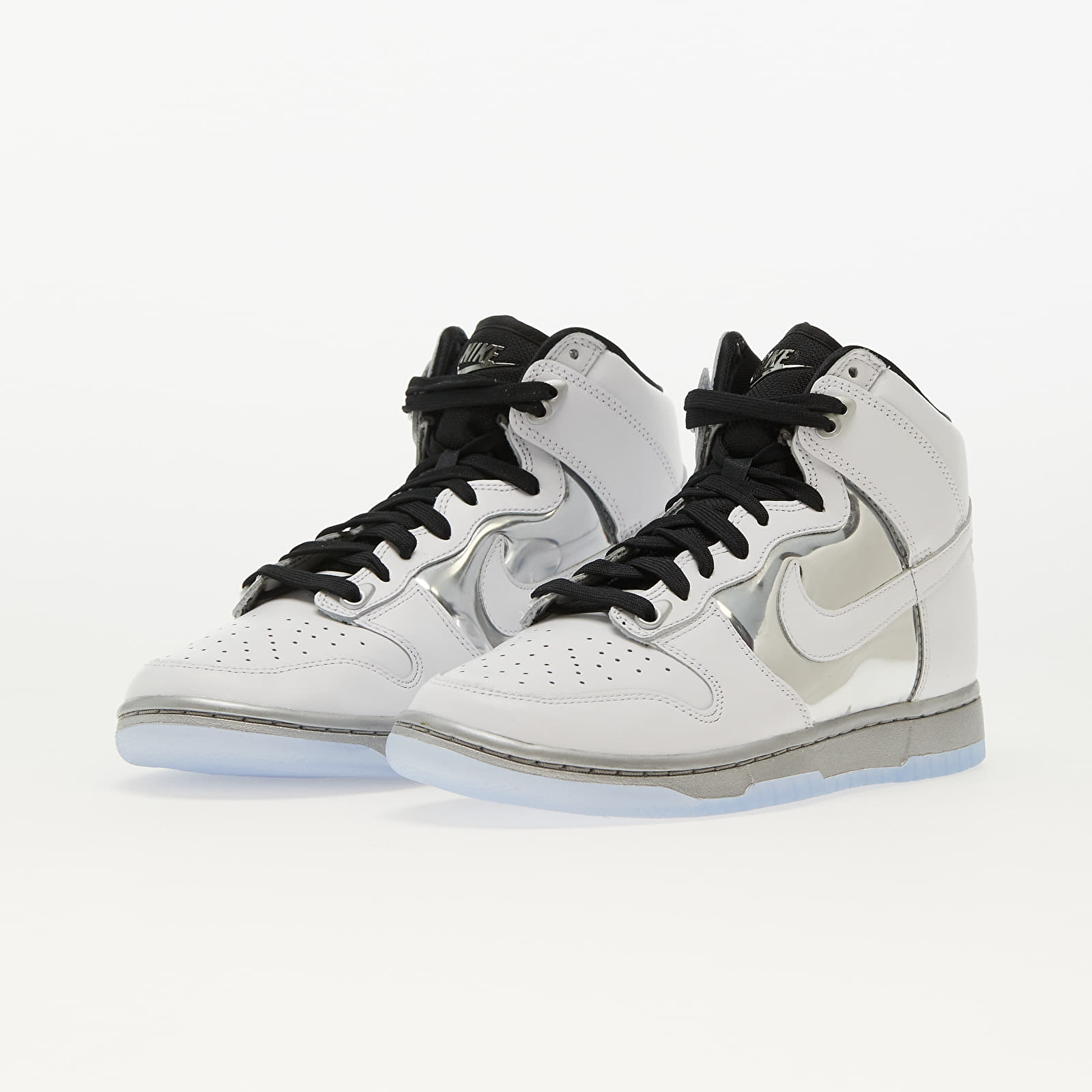 Adidași și pantofi pentru femei Nike W Dunk High SE White/ White/ Mettalic Silver
