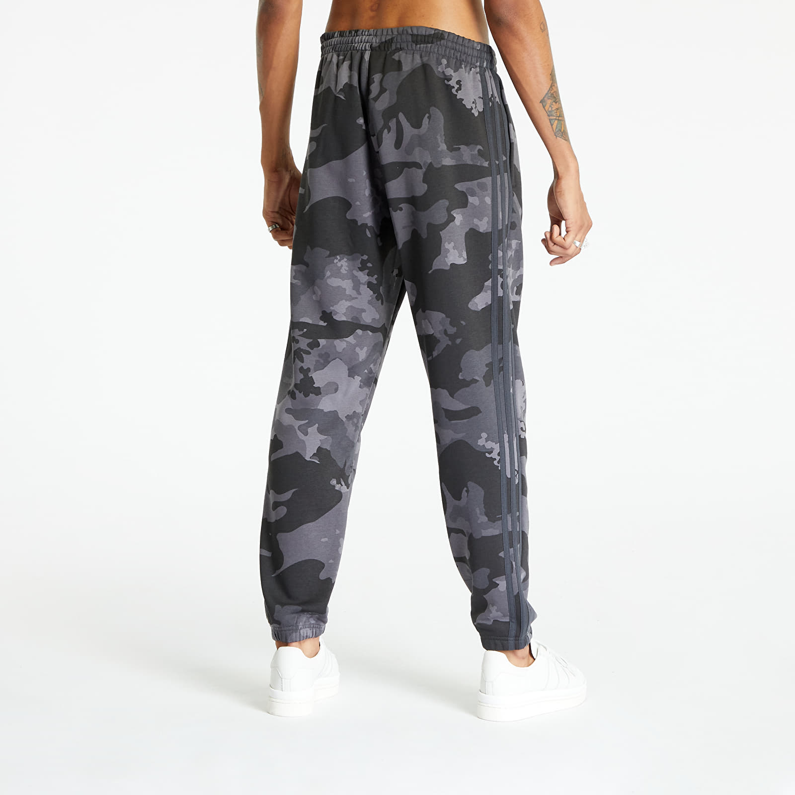 Jeans and trousers adidas Originals Camo Sweatpant Carbon Queens