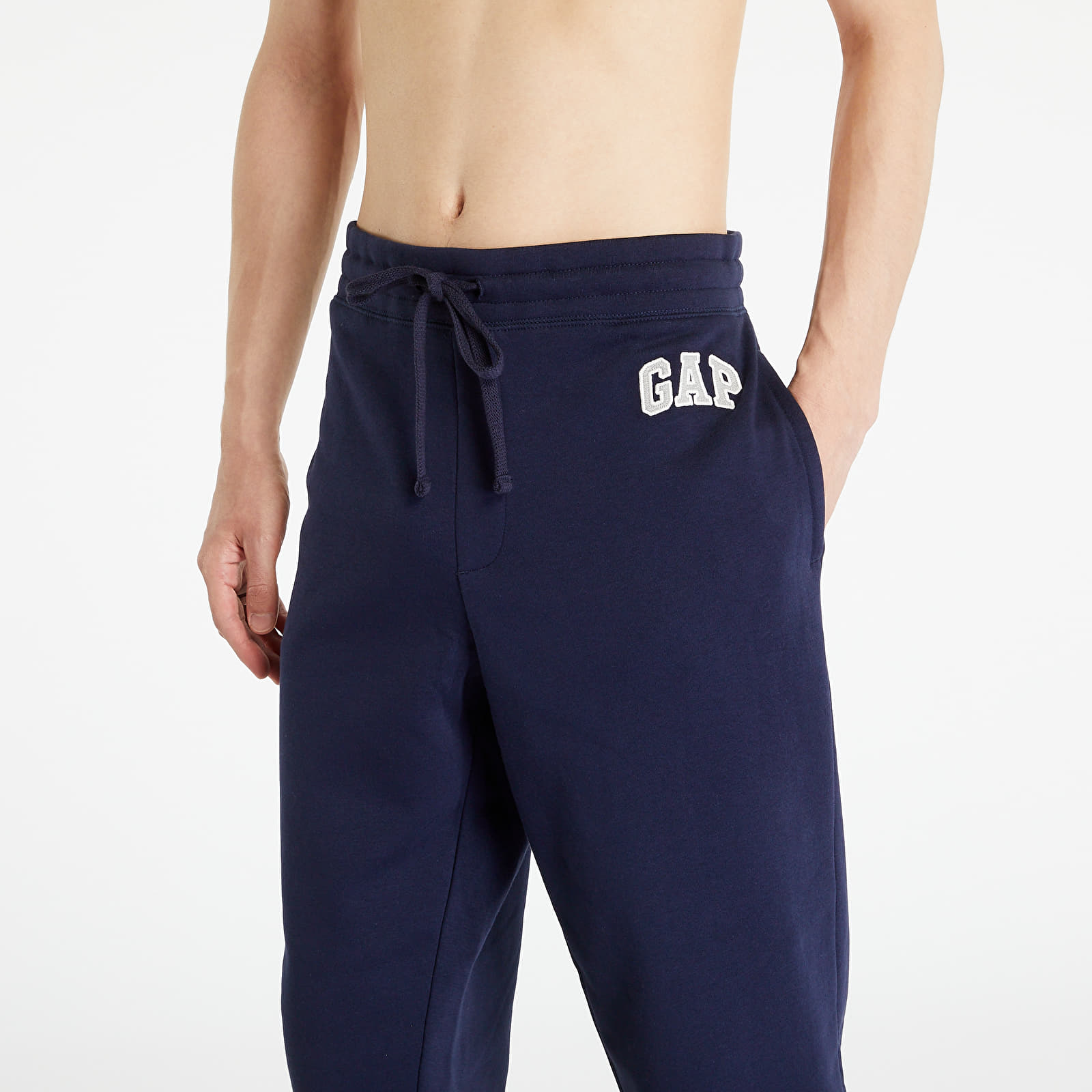 Pantaloni de trening GAP V-Heritage Logo Jogger Tapestry Navy - 1 | YEO