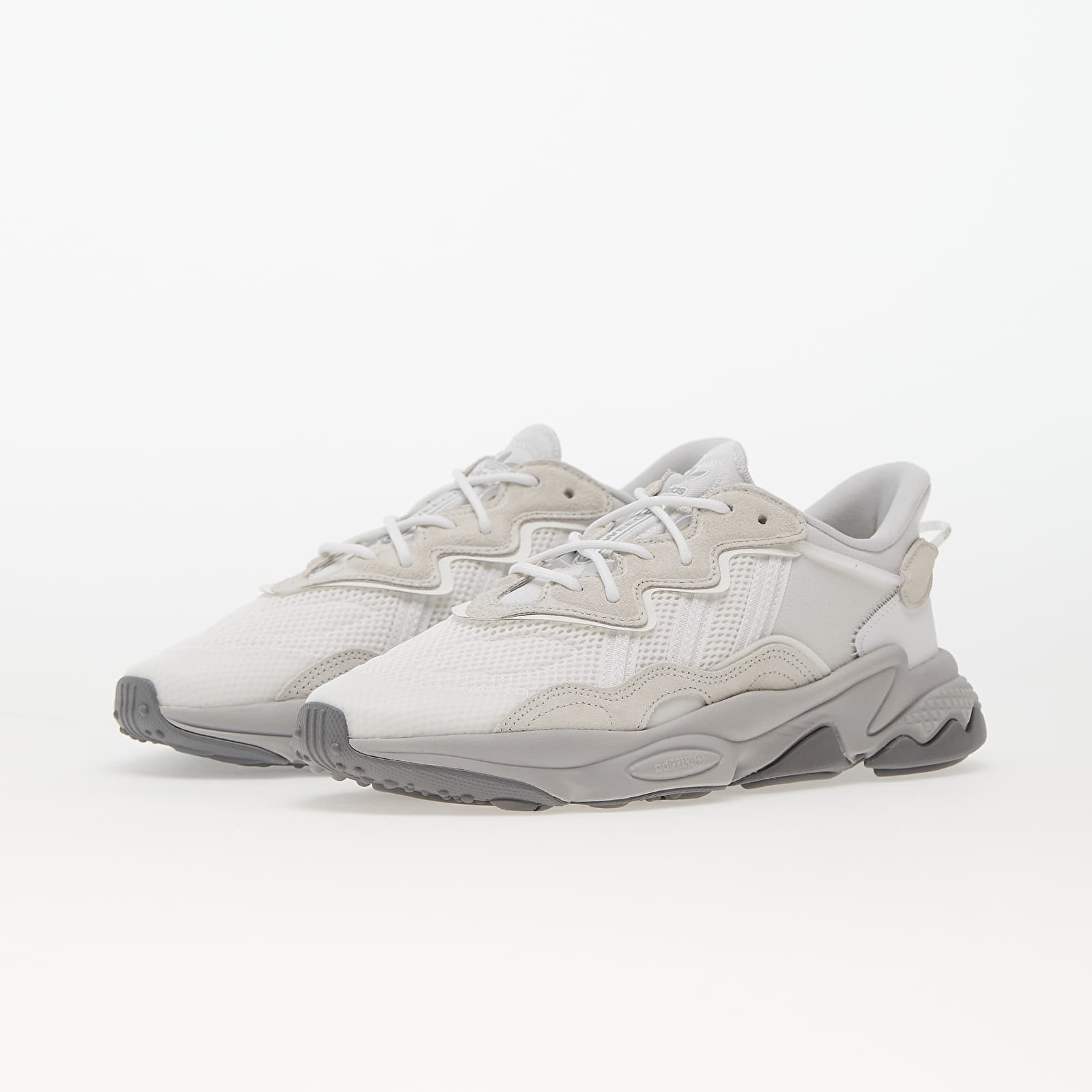 Turnschuhe und Schuhe fur Manner adidas Originals Ozweego Ftw White Crystal White Grey Two Queens