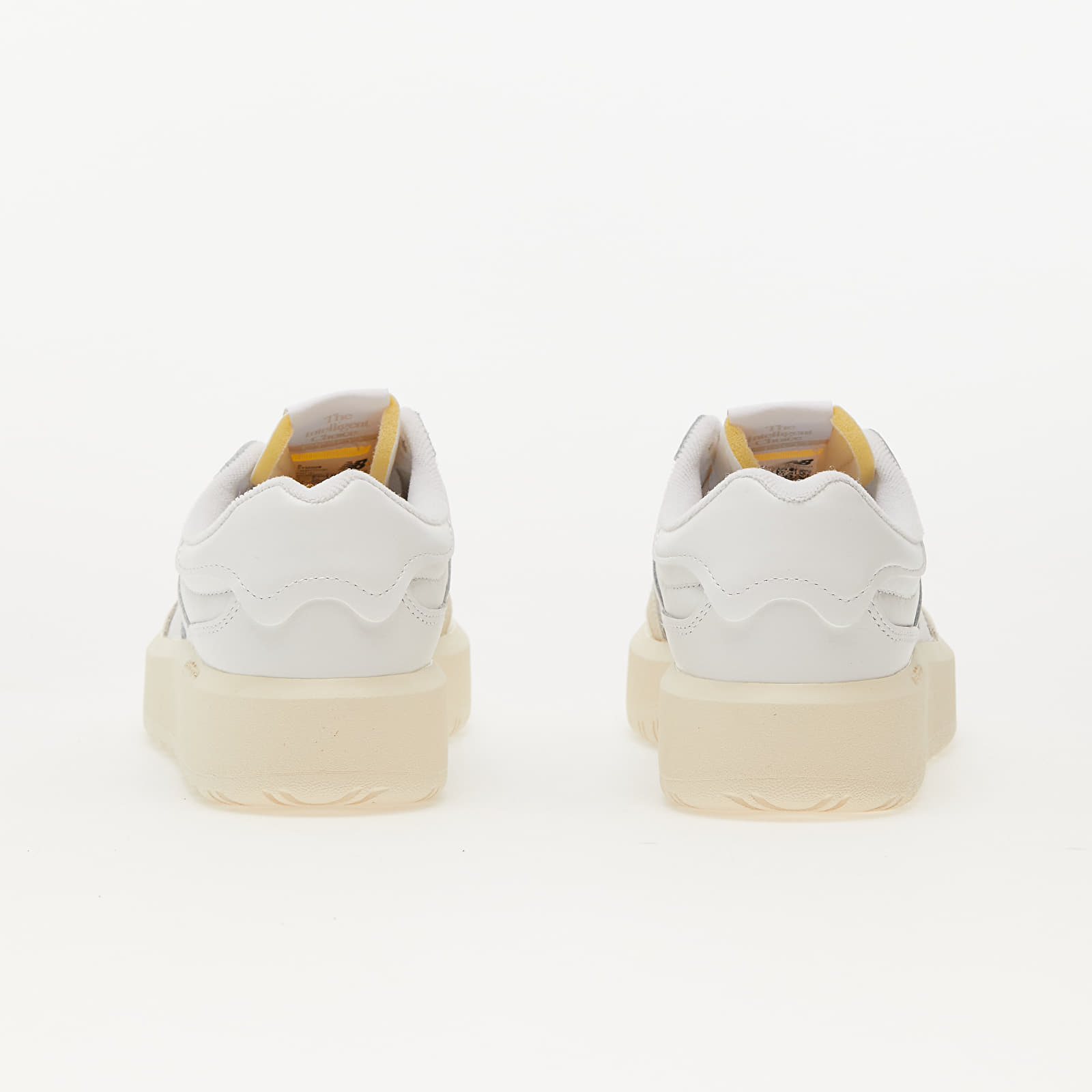 Adidași și pantofi pentru bărbați New Balance CT302 White