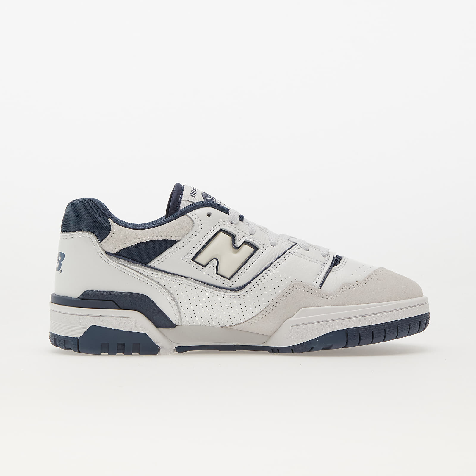 Vīriešu čības un apavi New Balance 550 White