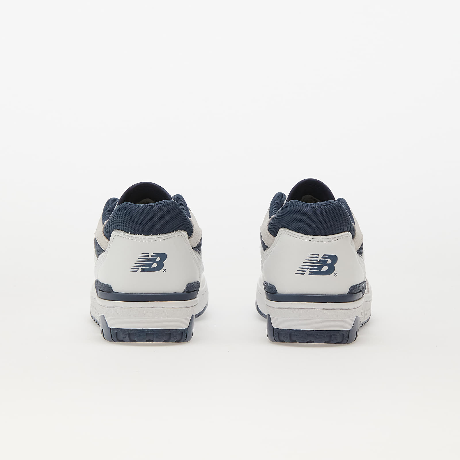 Vīriešu čības un apavi New Balance 550 White