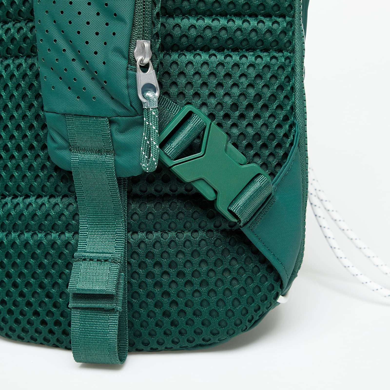 Zubehor Nike Sportswear Essentials Sling Bag Fir Sail Stadium Green Queens