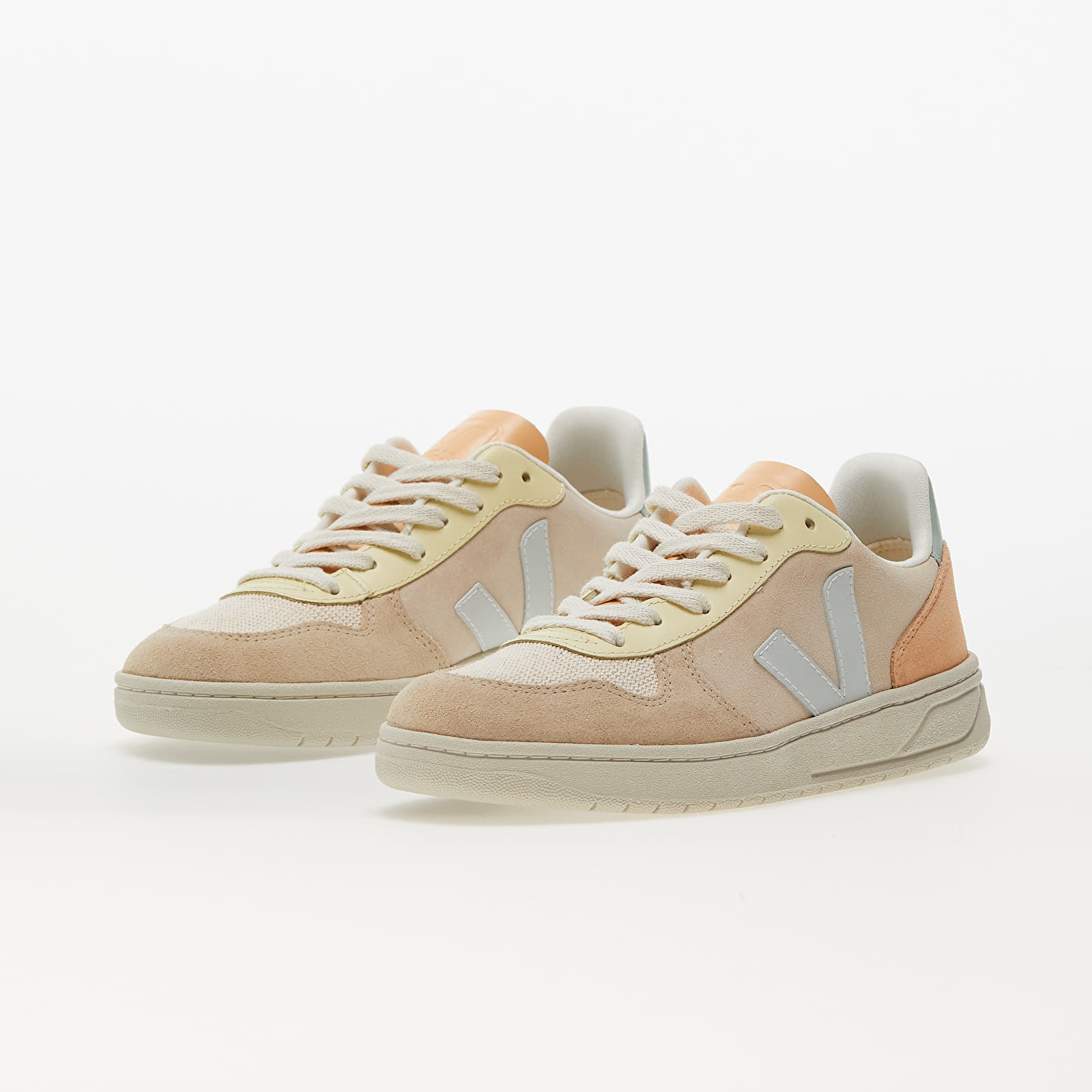Veja v10 gold top