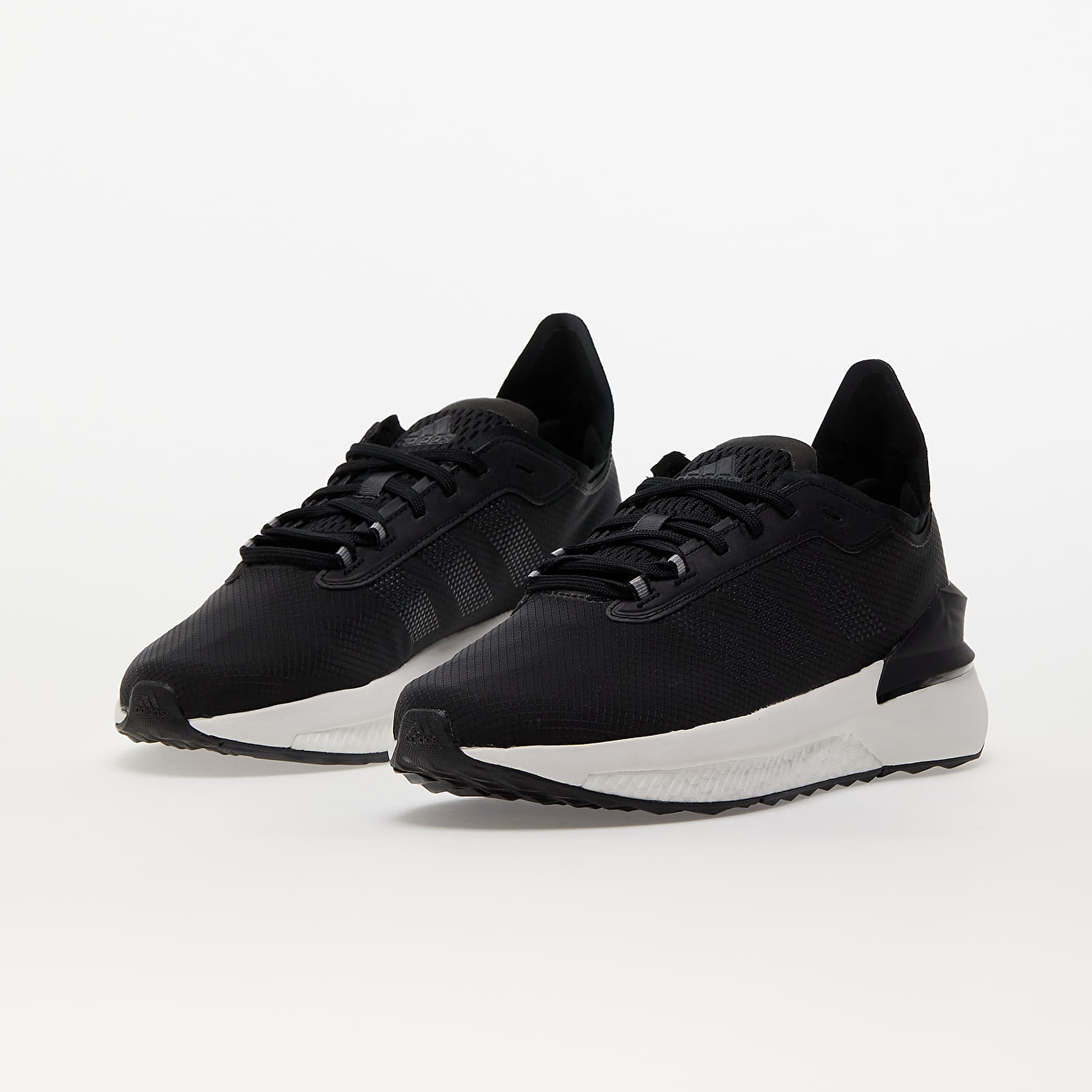 Încălțăminte și sneakerși pentru bărbați adidas Performance Avryn Core Black/ Grey Three/ Carbon