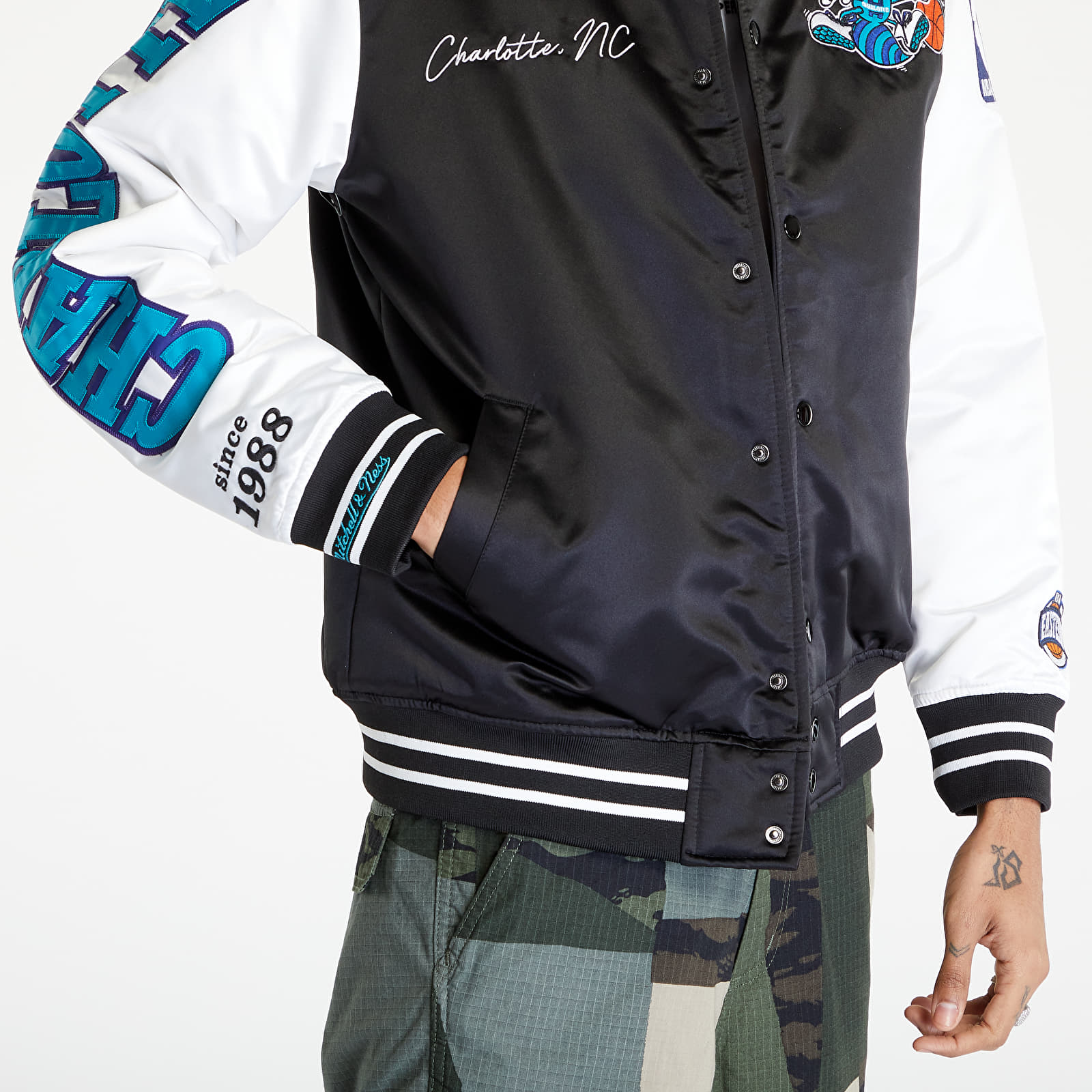 Jackets Mitchell Ness Team Origins Varsity Satin Charlotte Hornets Jacket Black White Queens