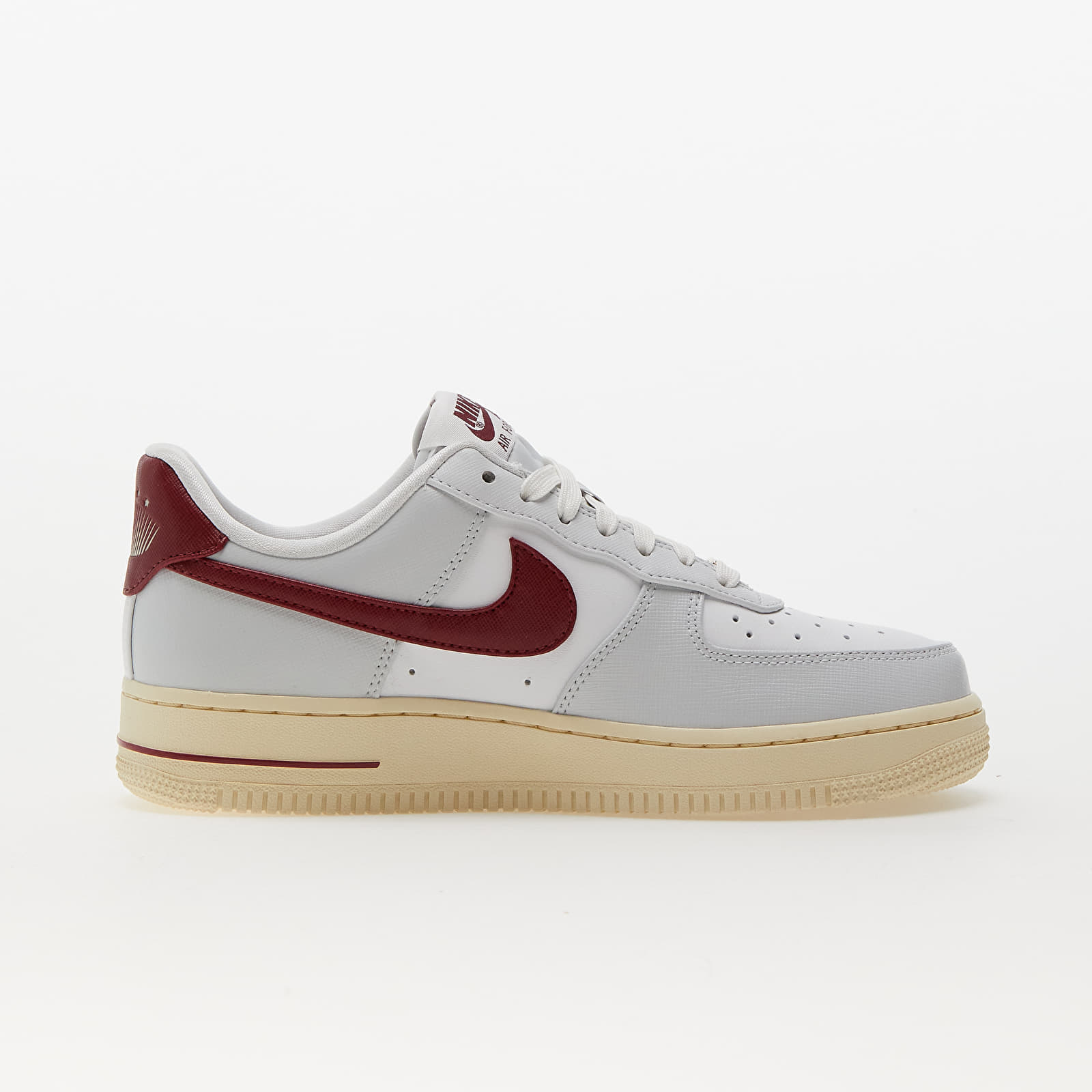 Дамски кецове и обувки Nike Air Force 1 '07 Se Photon Dust/ Team Red-Summit White-Muslin