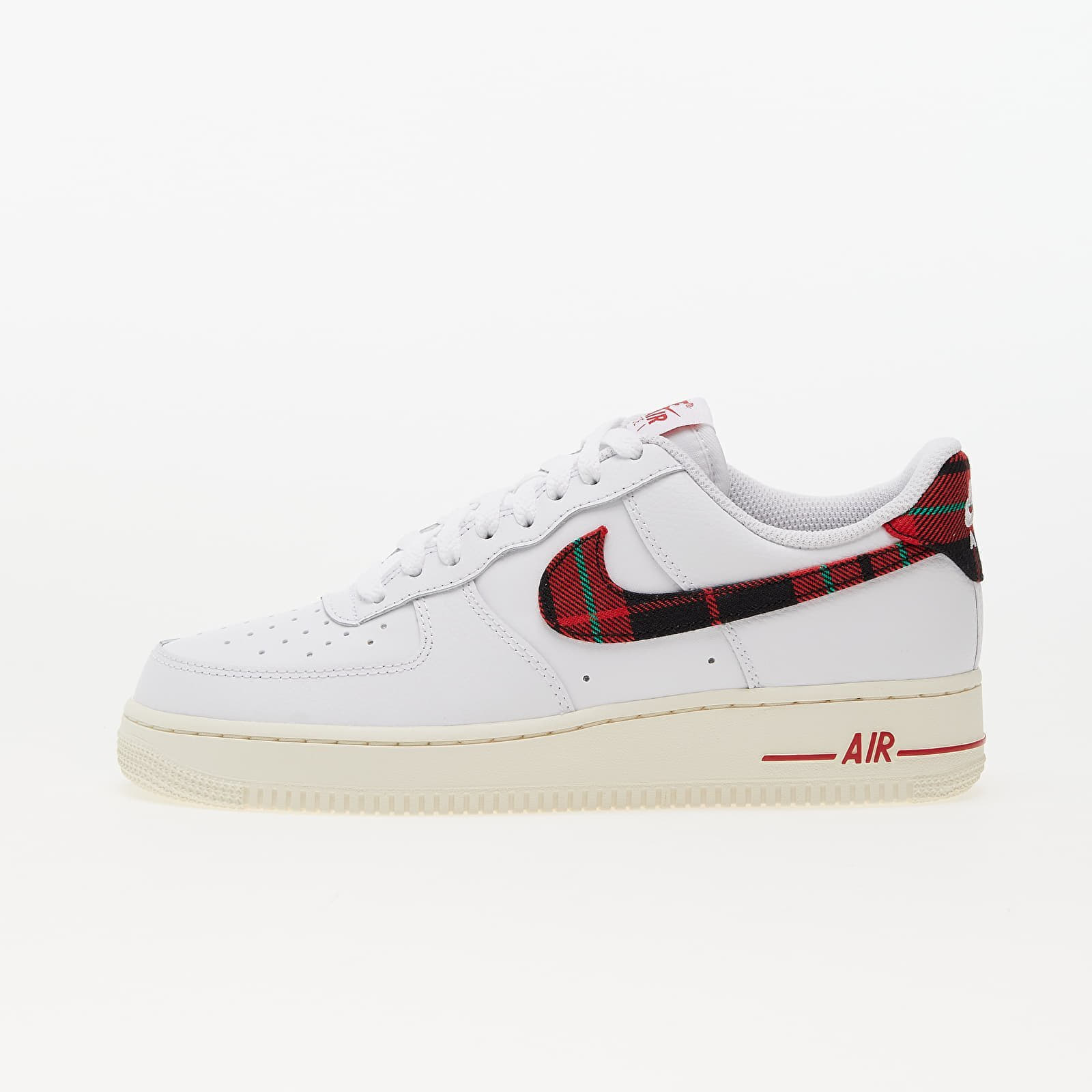 Men's sneakers and shoes Nike Air Force 1 '07 LV8 White/ University Red-Stadium Green