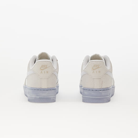 Turnschuhe und Schuhe fur Manner Nike Air Force 1 07 LV8 Emb Summit White White Blue Whisper Queens
