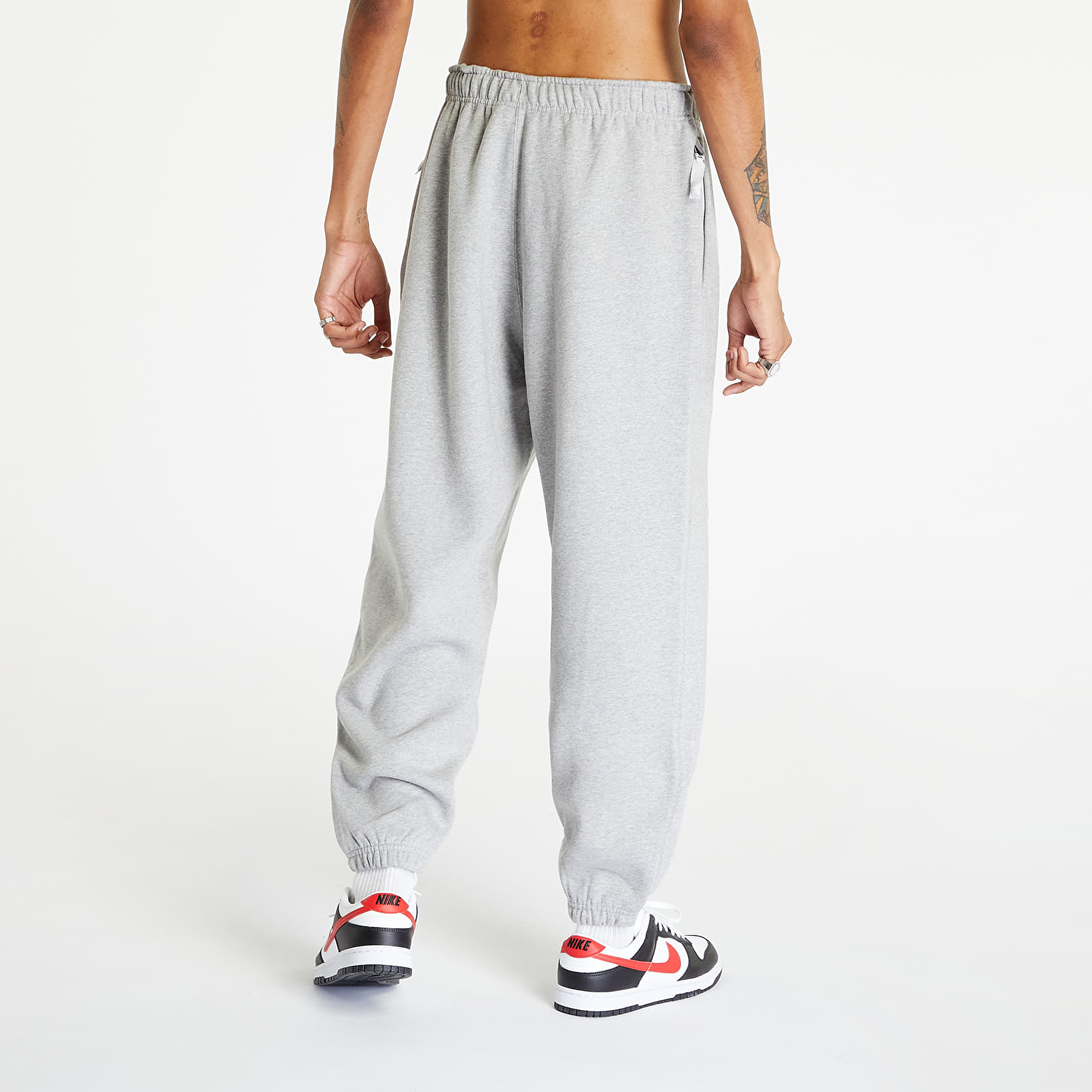 Pantaloni de trening Nike Solo Swoosh Men\'s Fleece Pants Grey - 1 | YEO