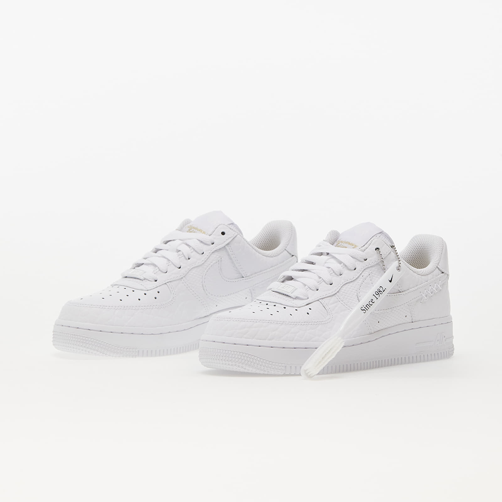 Nike women's air force 1 07 low (white / metallic gold) hot sale