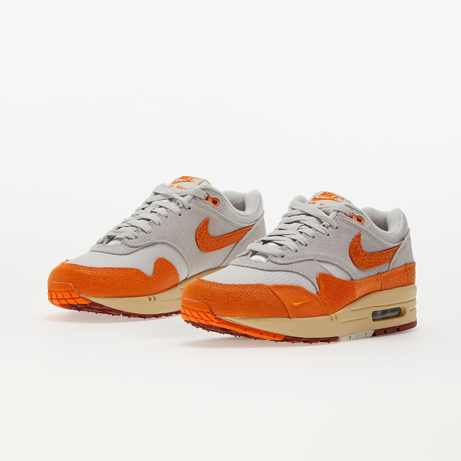 Sneakers und Schuhe fur Frauen Nike W Air Max 1 Light Bone Magma Orange Neutral Grey Queens