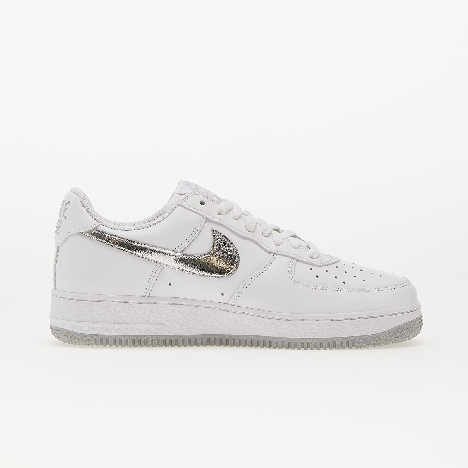 Baskets et chaussures pour hommes Nike Air Force 1 Low Retro White Metallic Silver Metallic Gold Queens