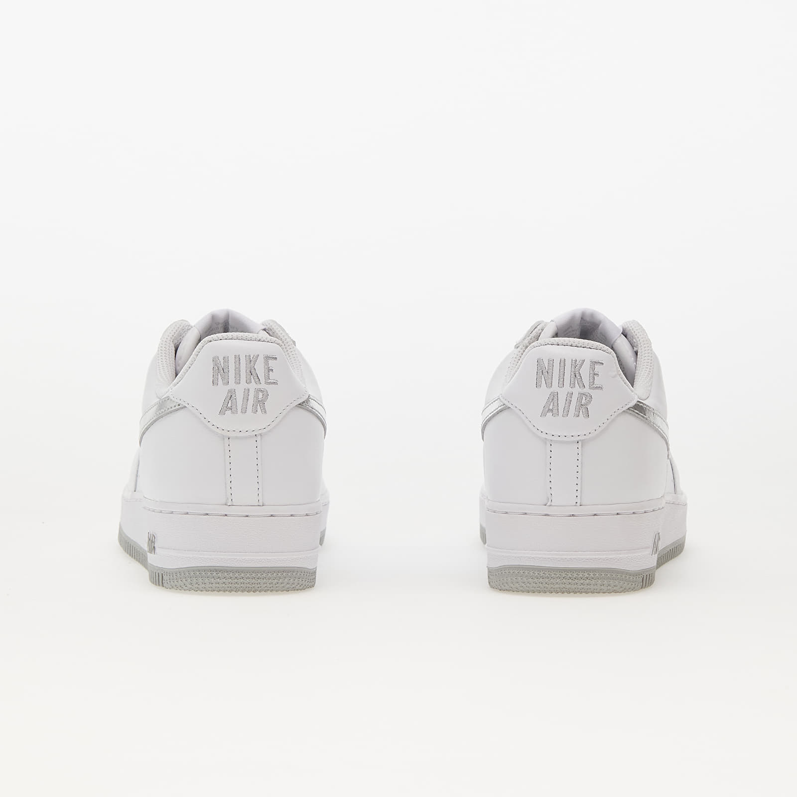 Baskets et chaussures pour hommes Nike Air Force 1 Low Retro White Metallic Silver Metallic Gold Queens