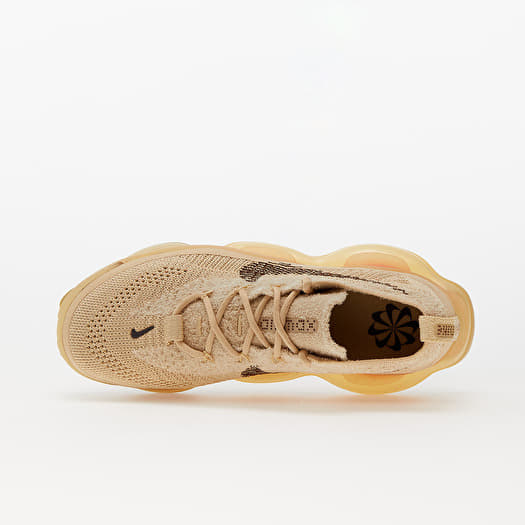 Sneakers und Schuhe fur Frauen Nike W Air Max Scorpion Flyknit Sesame Coconut Milk Wheat Gold Queens