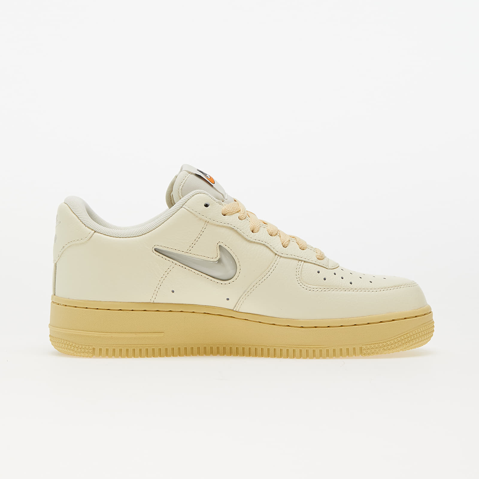 Дамски кецове и обувки Nike W Air Force 1 '07 LX Coconut Milk/ Light Bone-Lemon Wash