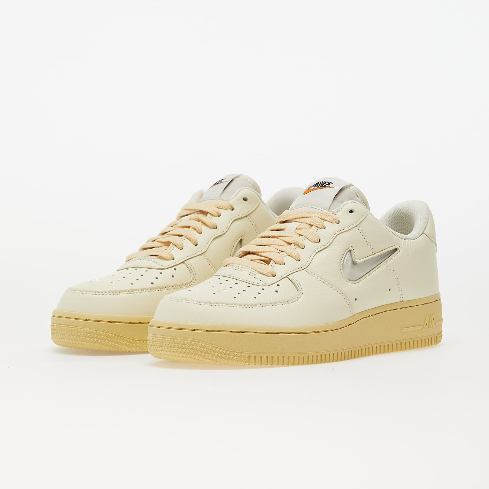 Дамски кецове и обувки Nike W Air Force 1 '07 LX Coconut Milk/ Light Bone-Lemon Wash