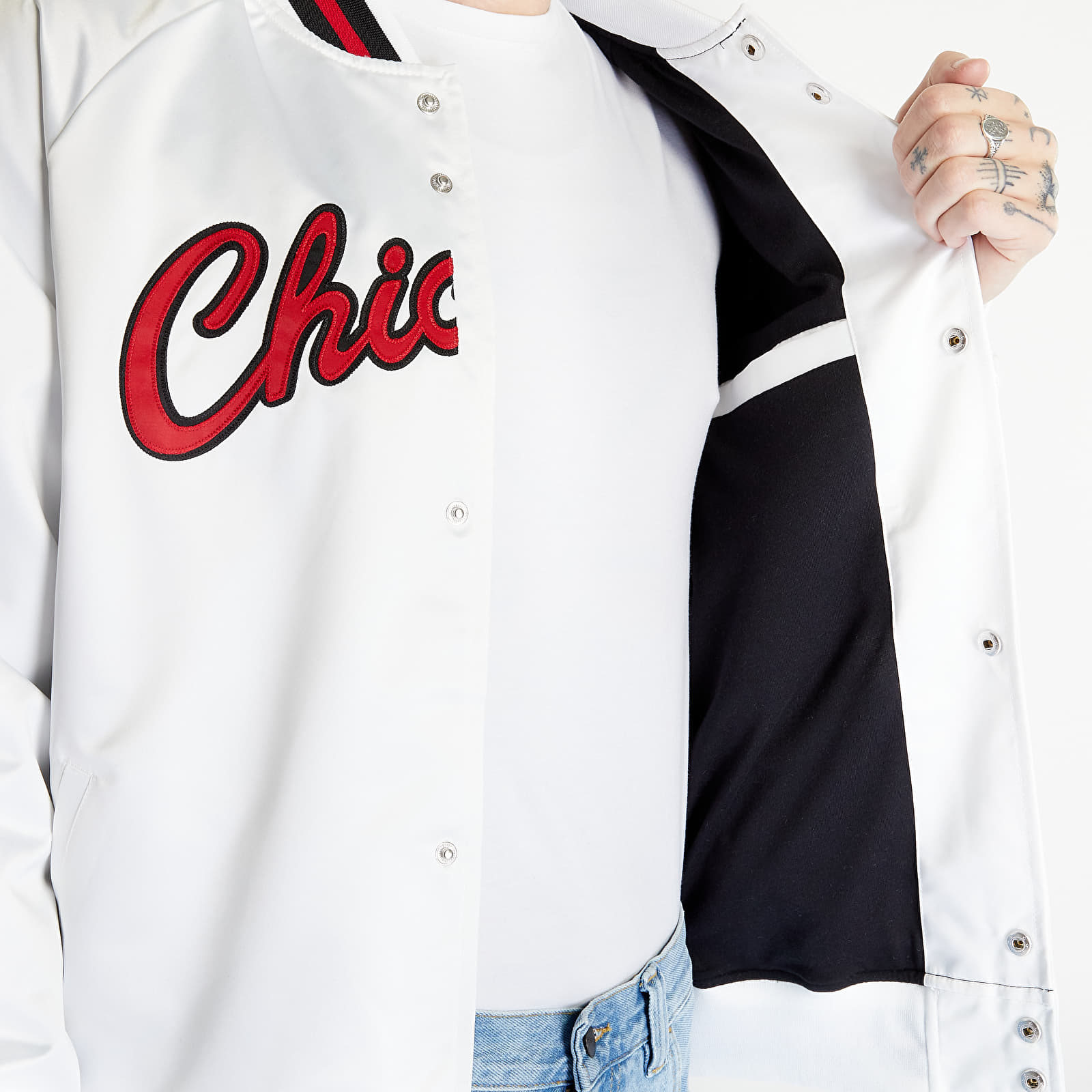 Jassen Mitchell & Ness NBA Lightweight Satin Jacket Chicago Bulls White