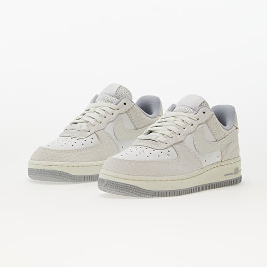 Baskets et chaussures pour femmes Nike Wmns Air Force 1 07 Summit White Summit White Sail Wolf Grey Queens