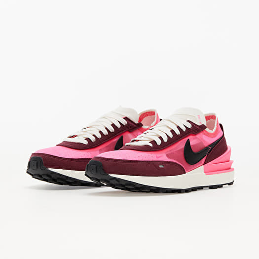 Black and pink nikes discount