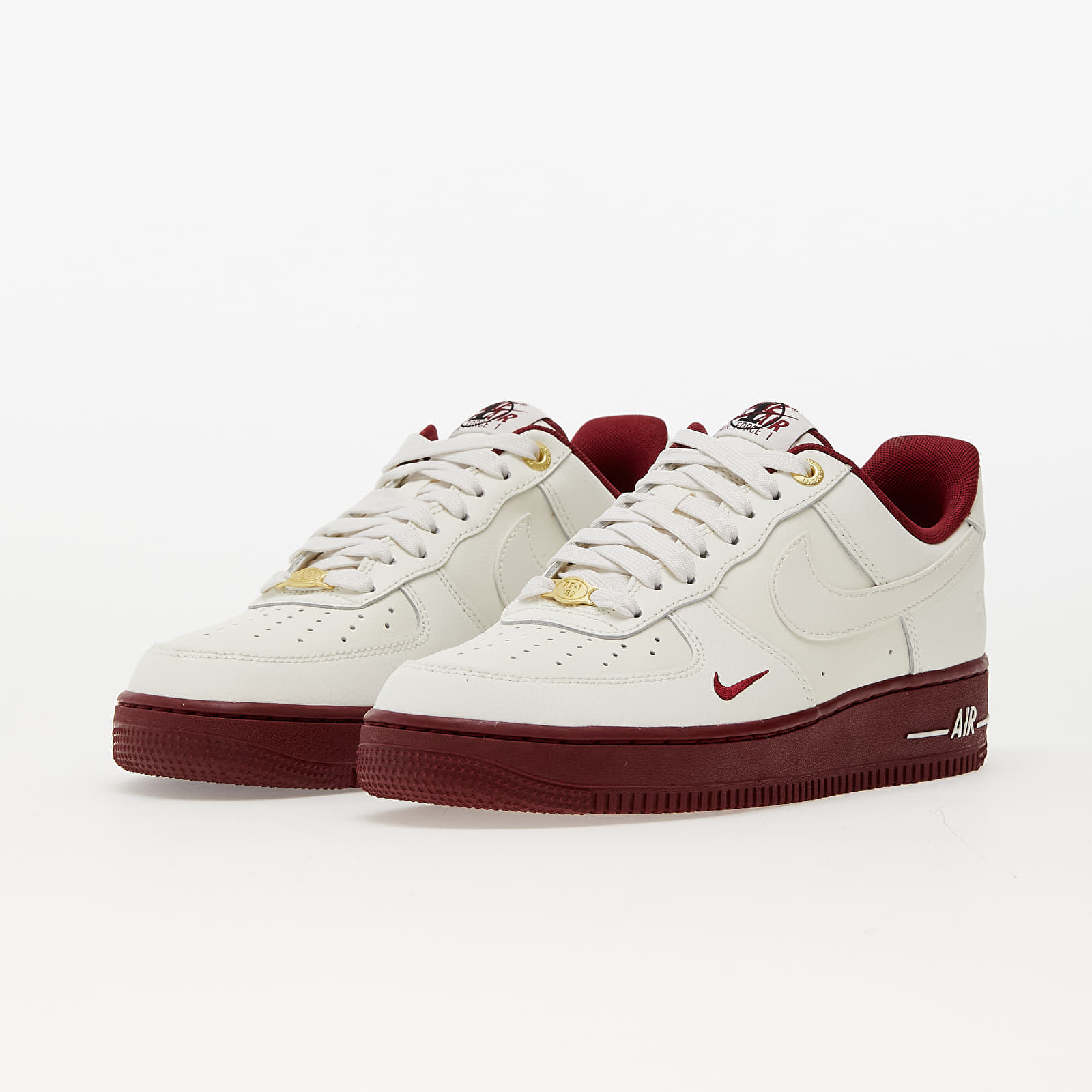 SievieŔu kedas un apavi Nike W Air Force 1 '07 SE Sail/ Team Red-Metallic Gold-Black