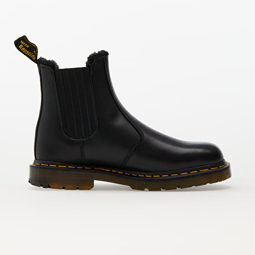 Men s sneakers and shoes Dr. Martens 2976 Chelsea Boot Black Queens