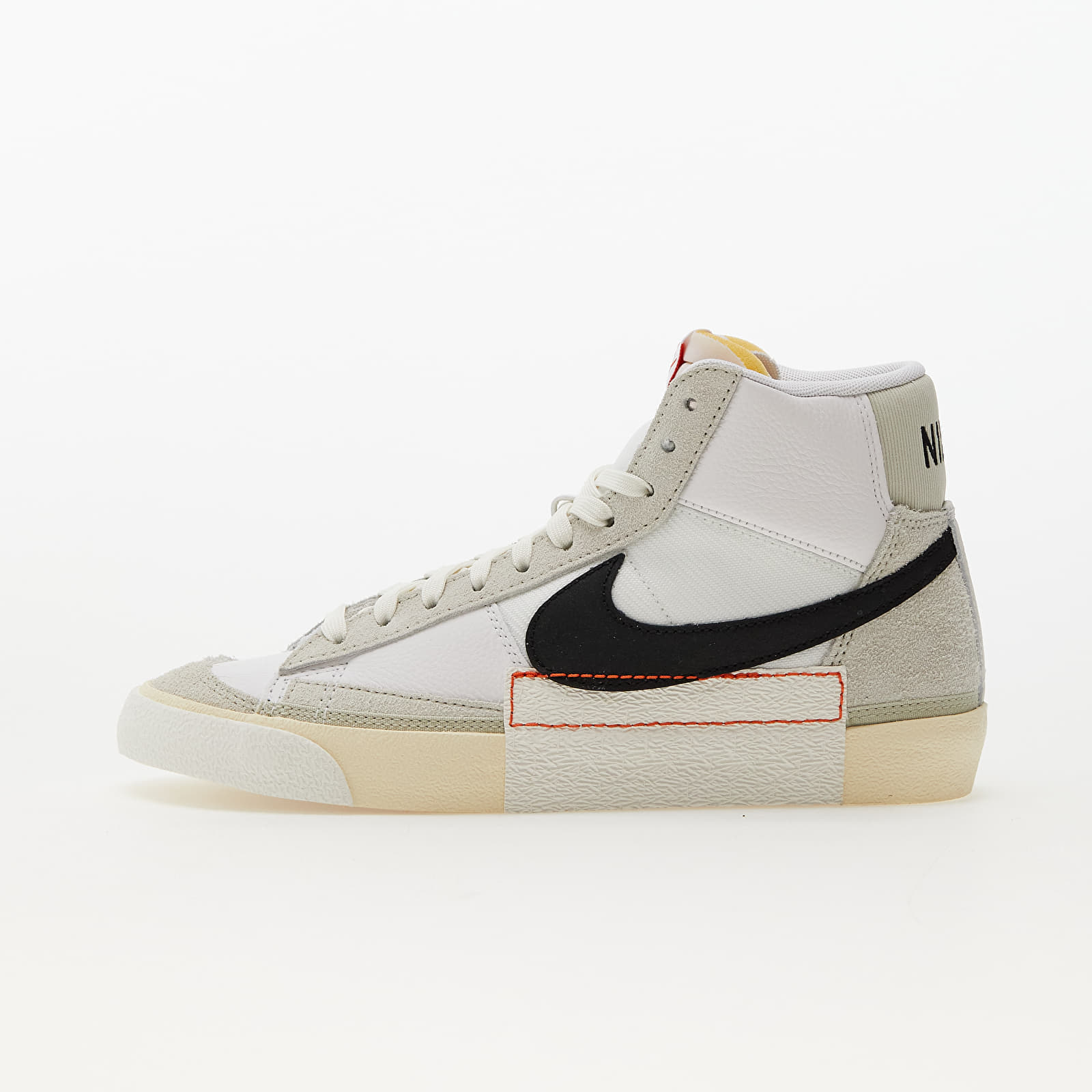 Turnschuhe und Schuhe für Männer Nike Blazer Mid ´77 Pro Club White/ Black- Light Bone