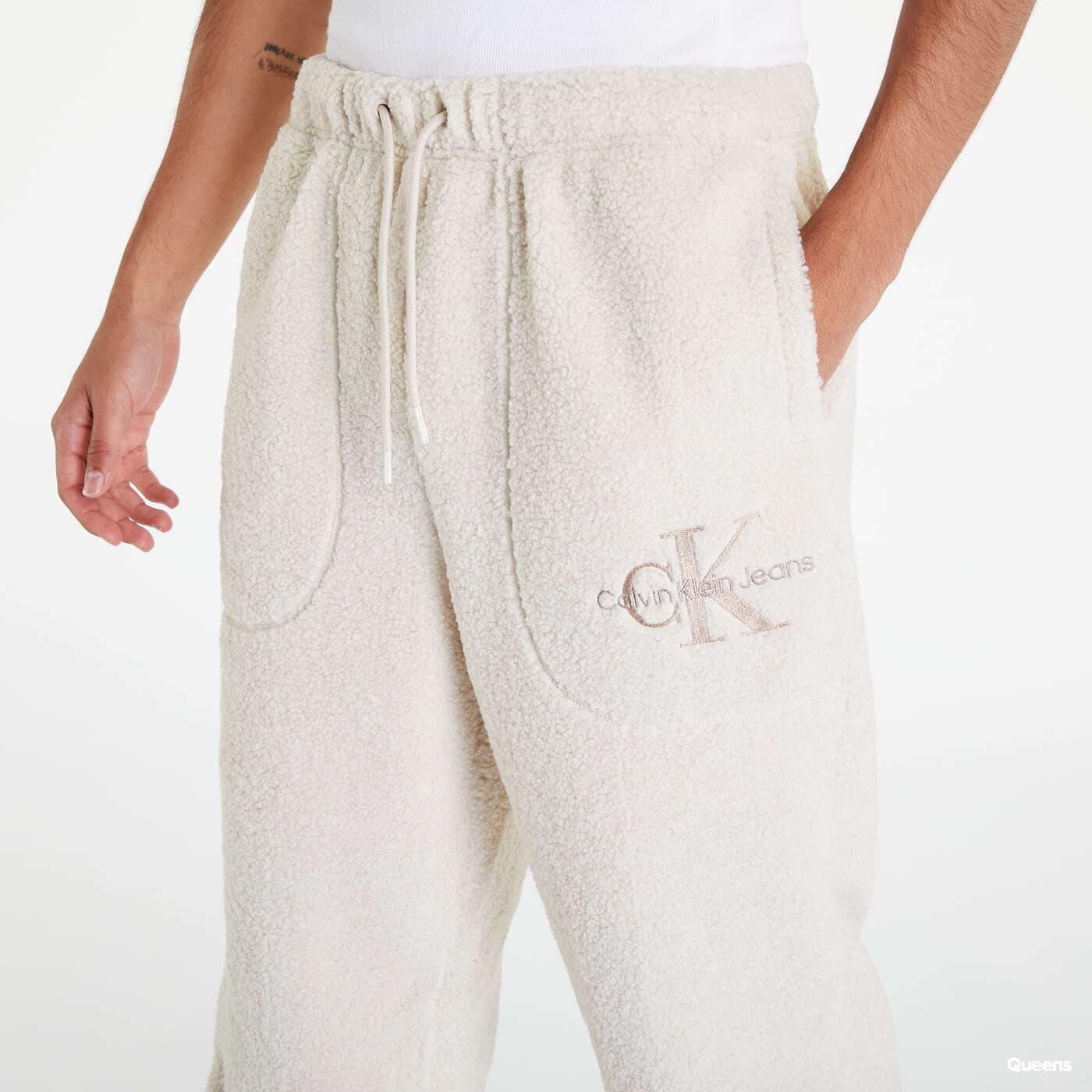 Jogger Pants CALVIN KLEIN JEANS Relaxed Sherpa Joggers UNISEX Cream