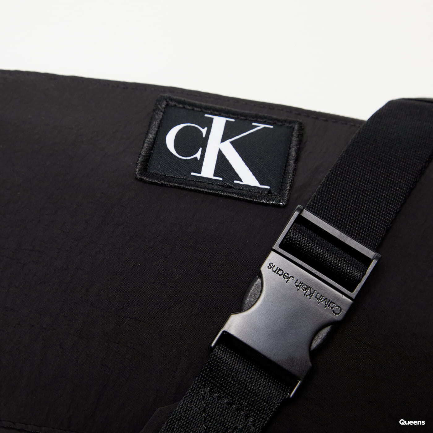 Sacs à main CALVIN KLEIN JEANS City Nylon Shoulder Pouch25 Black