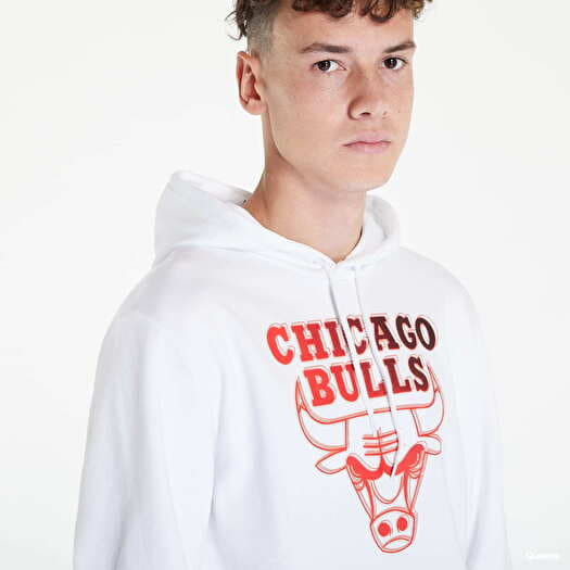 white chicago bulls sweatshirt