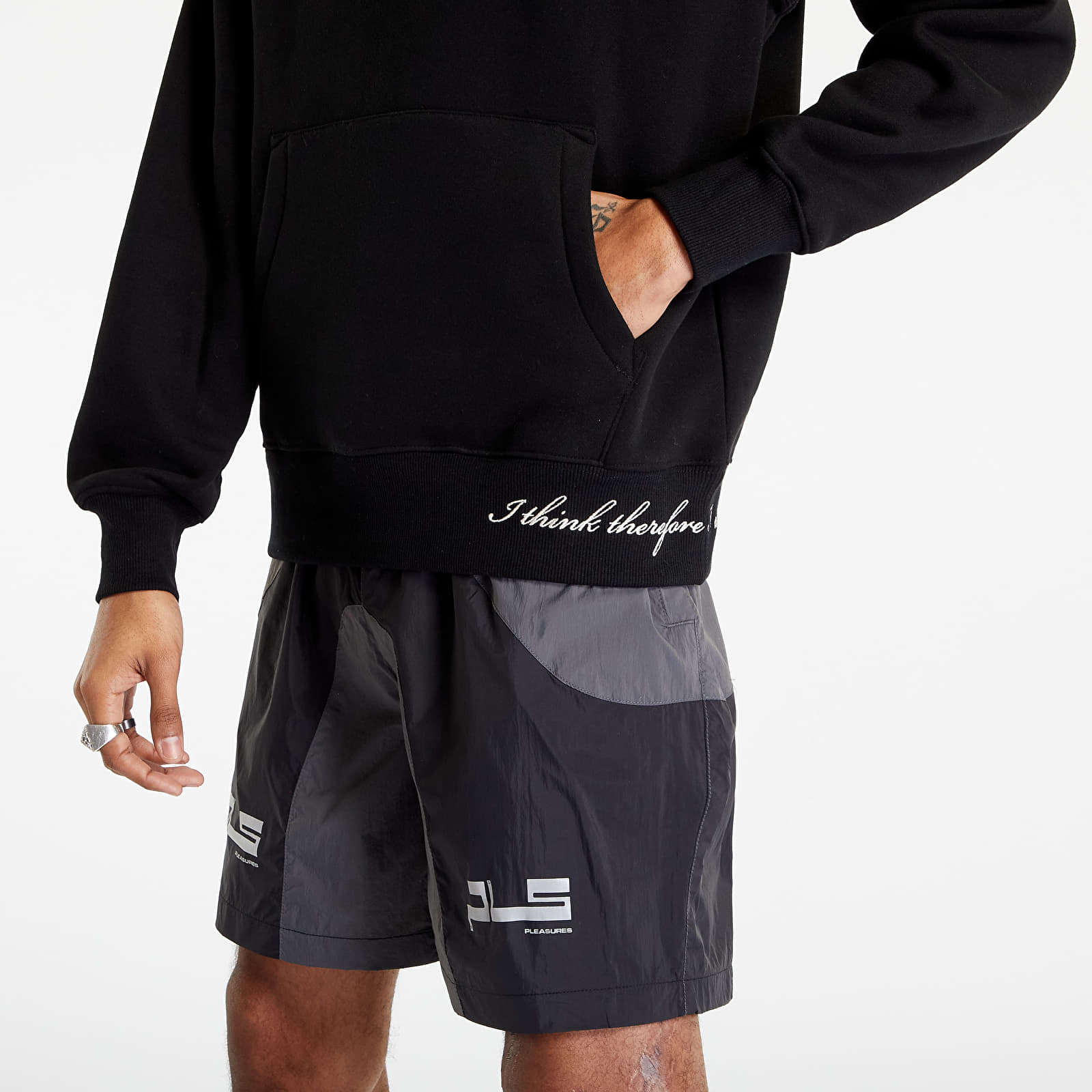 Mikinas ar kapuci un sporta krekli Pleasures Discourse Hoodie Black