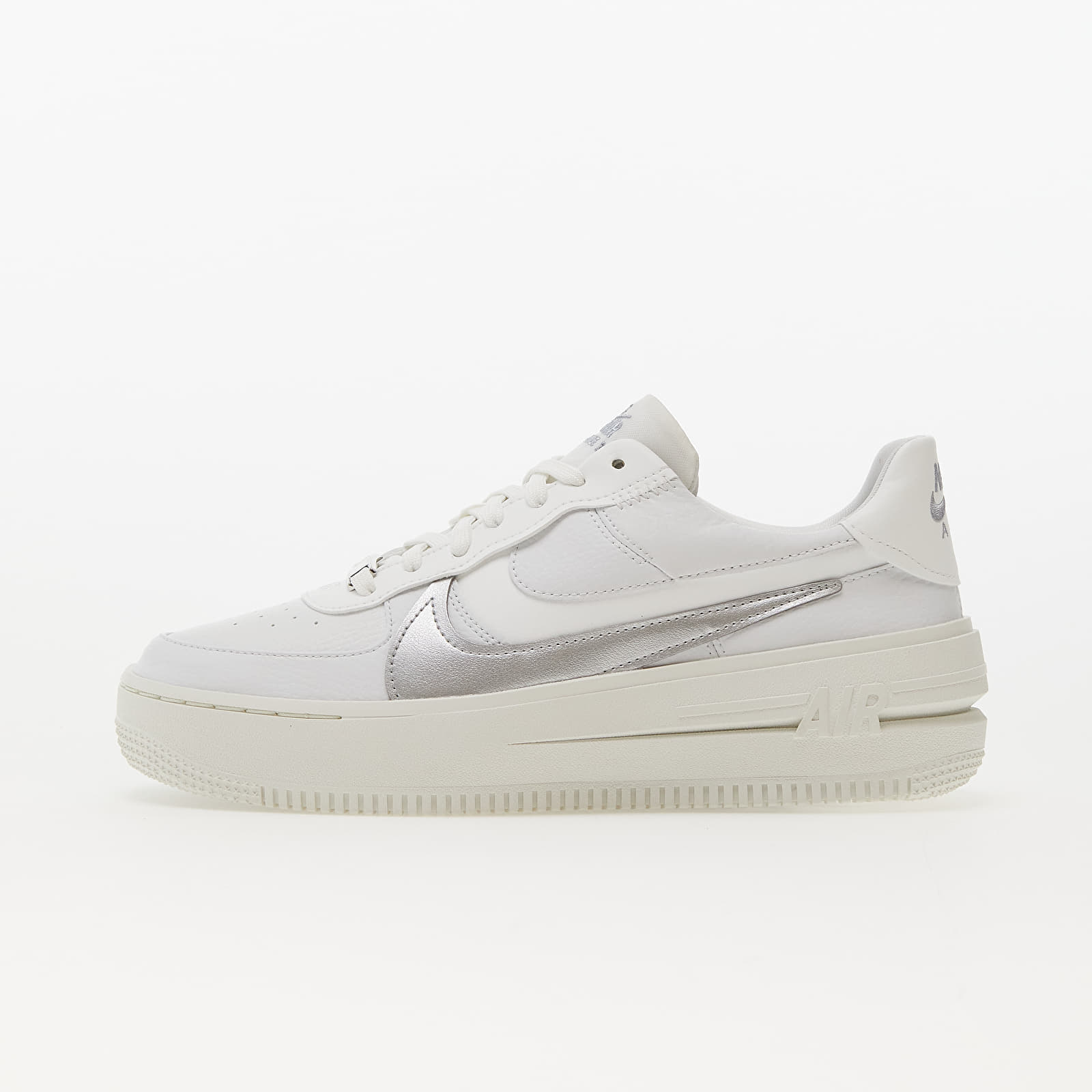 Scarpe e sneakers da donna Nike Air Force 1 PLT.AF.ORM Summit White Metallic Silver Queens