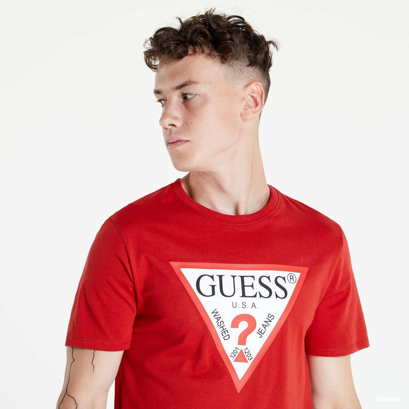 GUESS Triangle T-Shirt Red | Queens