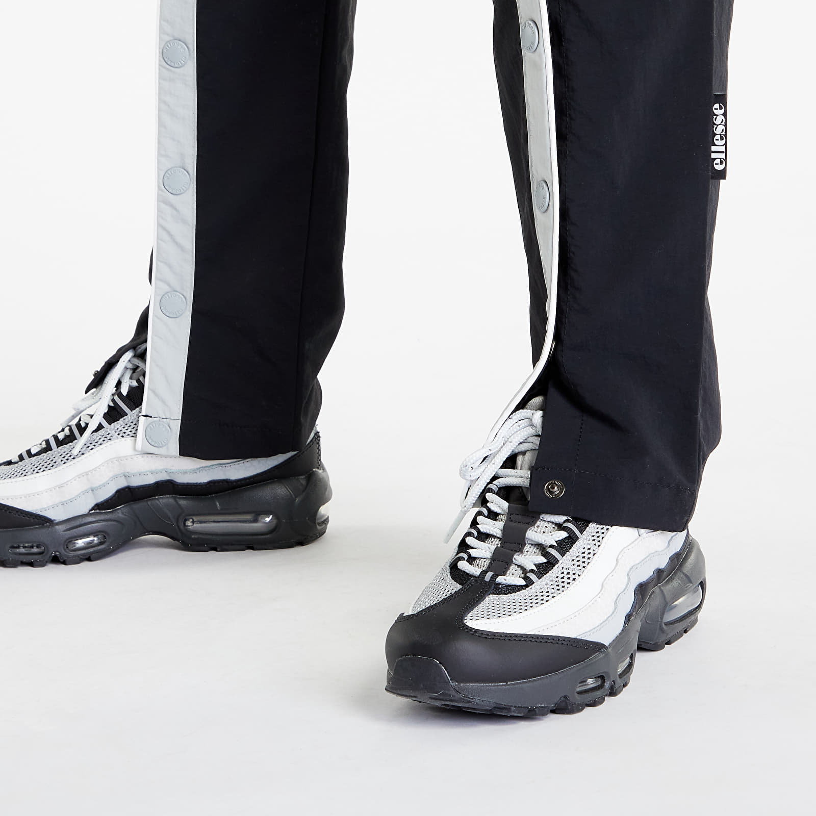 Džíny a kalhoty ellesse Tates Track Pants černé