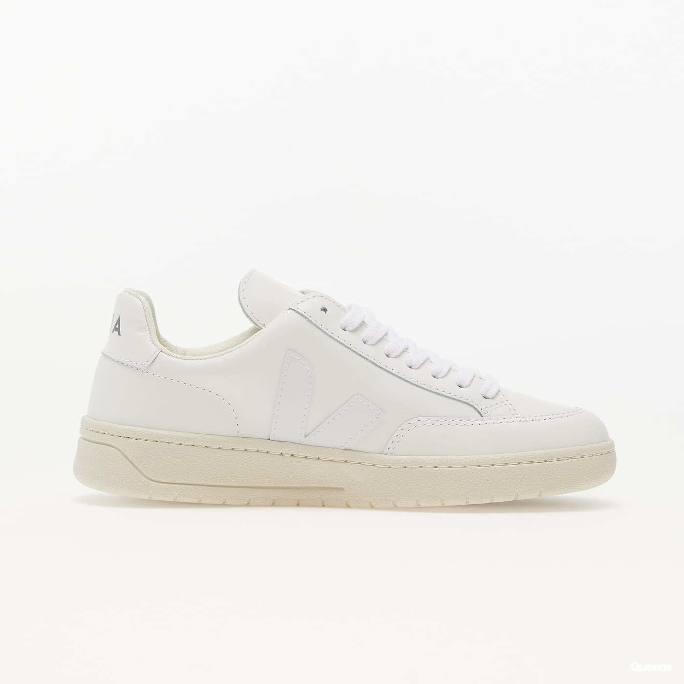 Women's sneakers and shoes Veja V-12 Leather extra white