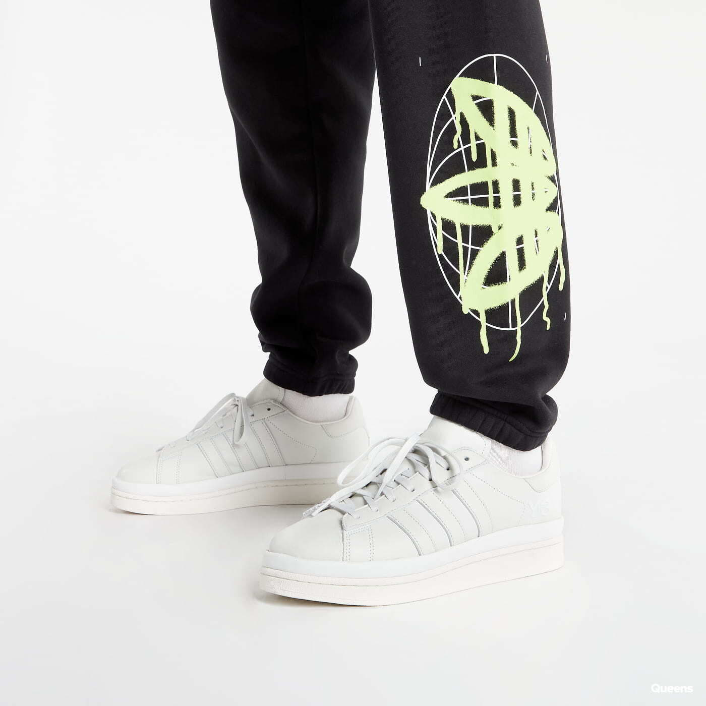 Siltās bikses adidas Originals Behind Pants Black