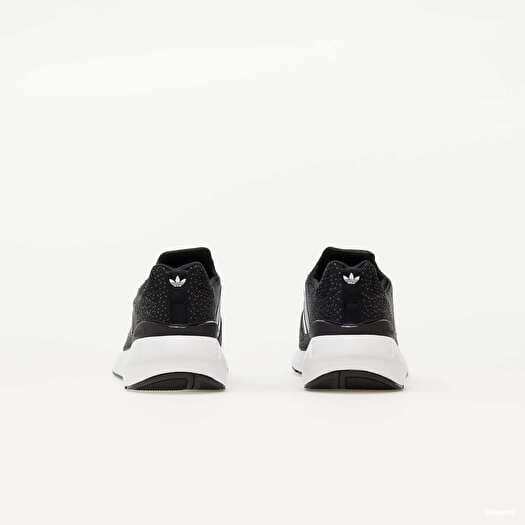 Originals swift run black and white shop