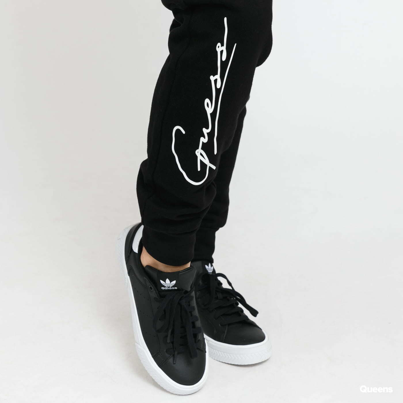 Siltās bikses GUESS W Sweatpants Black