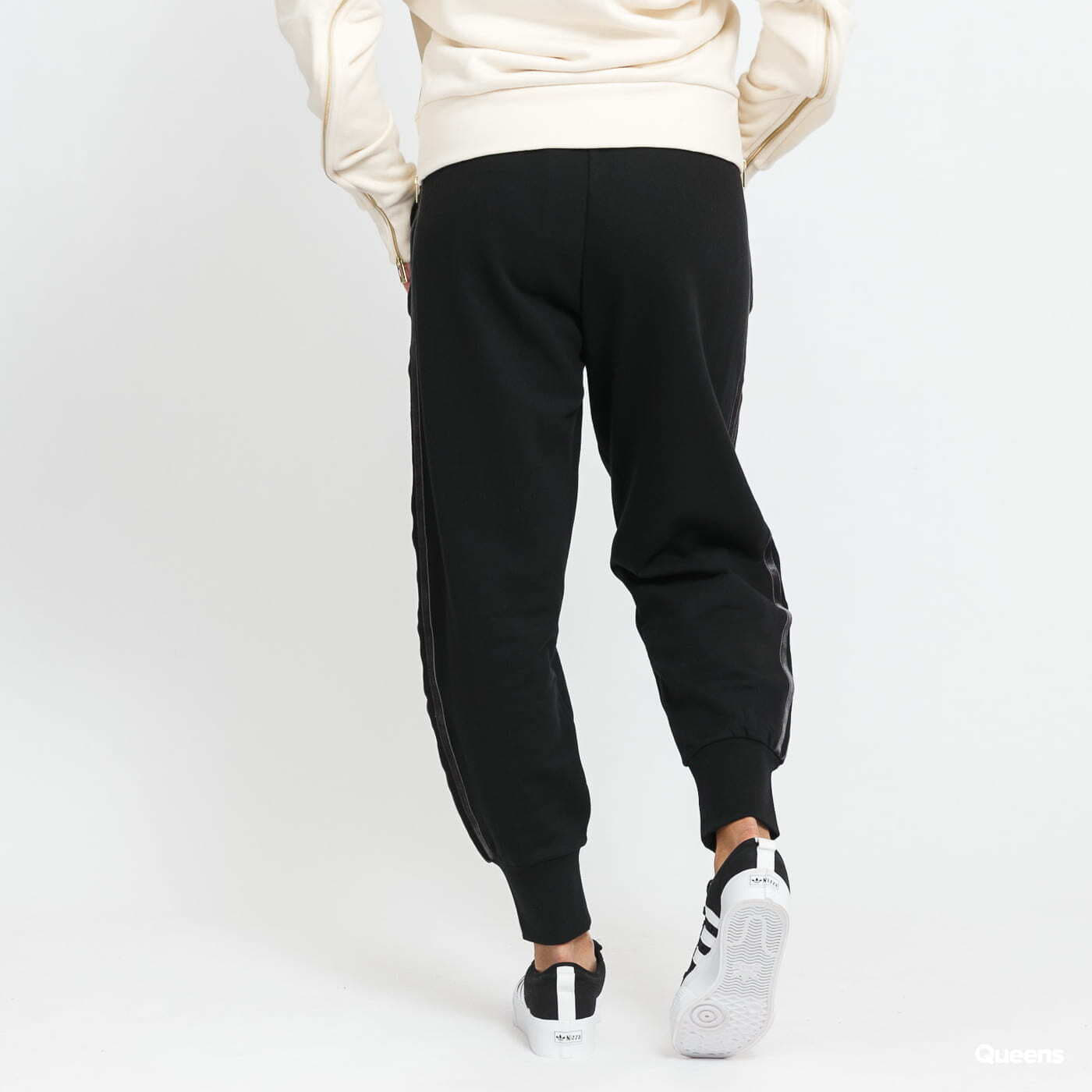 Sweatpants adidas Originals Cuffed Pant Black