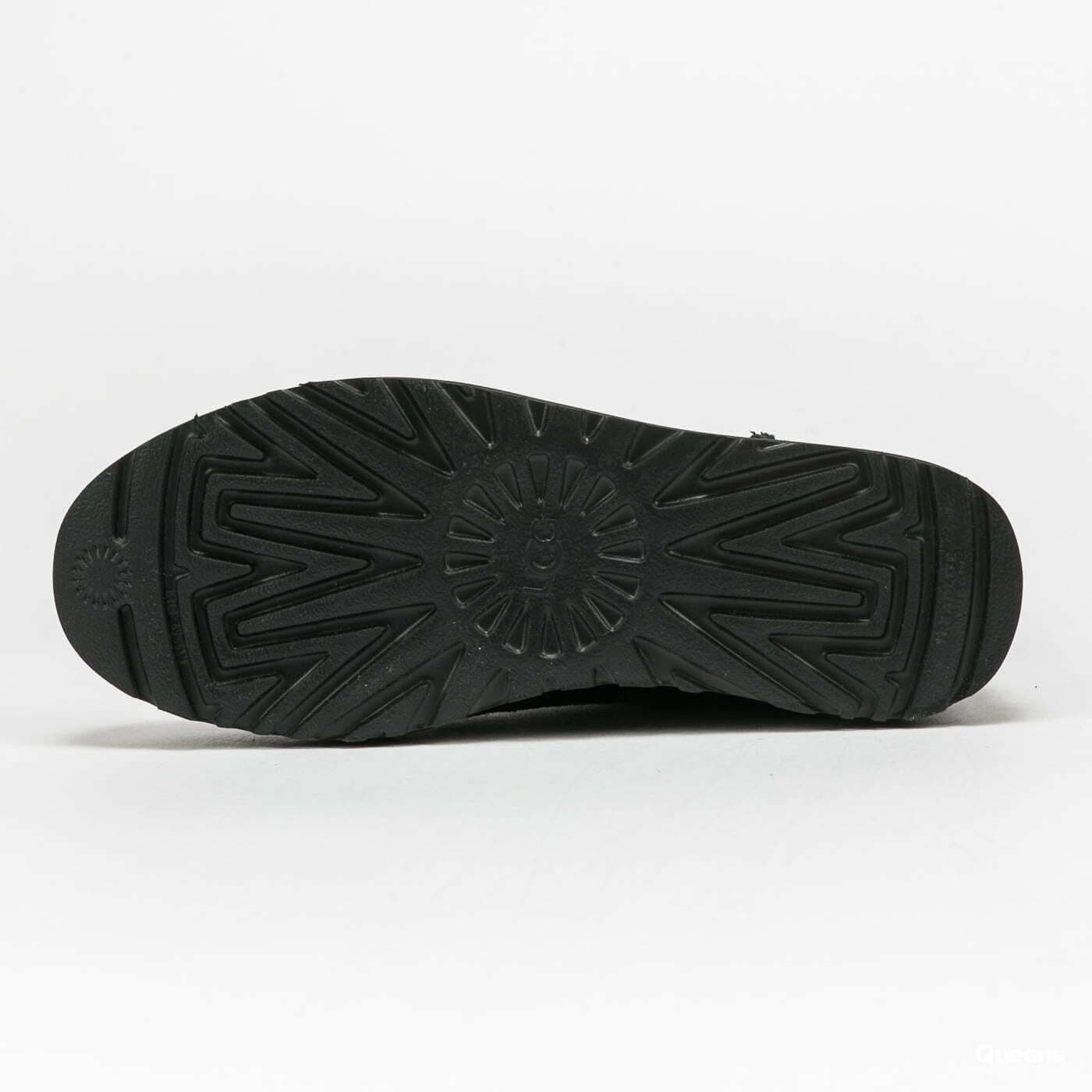 Dámské tenisky a boty UGG W Classic Short Logo Zip black