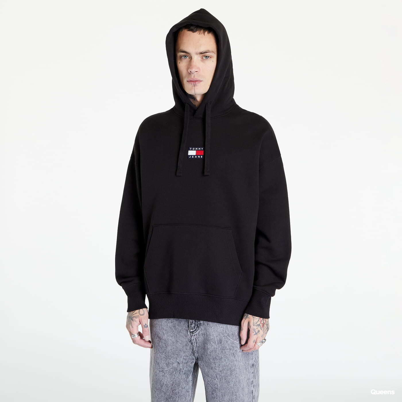 Tommy jeans 2025 badge hoodie black