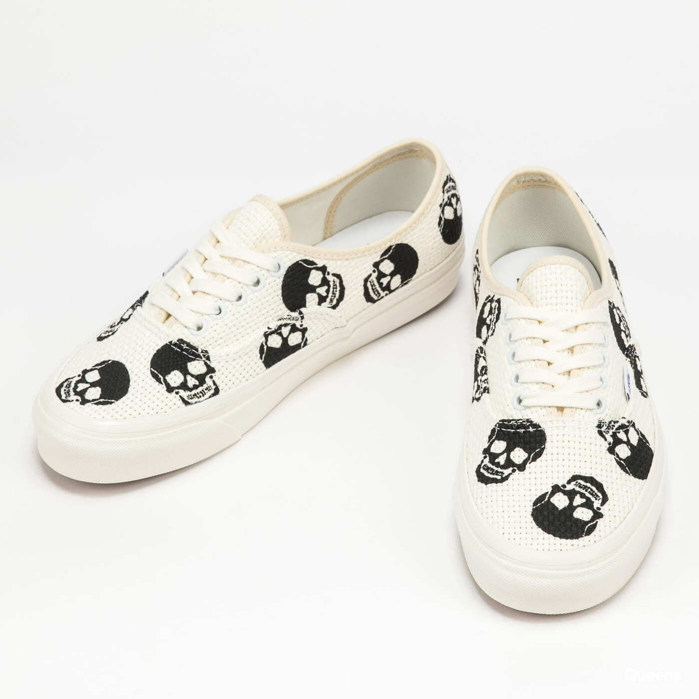 Men's sneakers and shoes Vans Authentic 44 DX Needlepoint/ Skulls