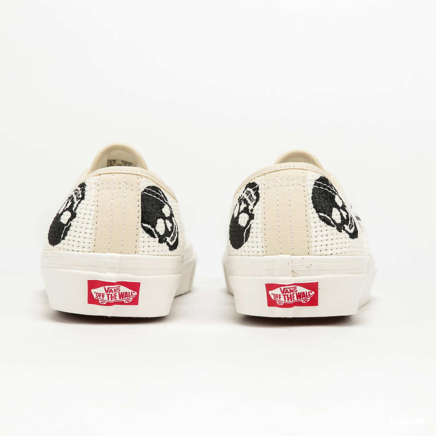 Men's sneakers and shoes Vans Authentic 44 DX Needlepoint/ Skulls