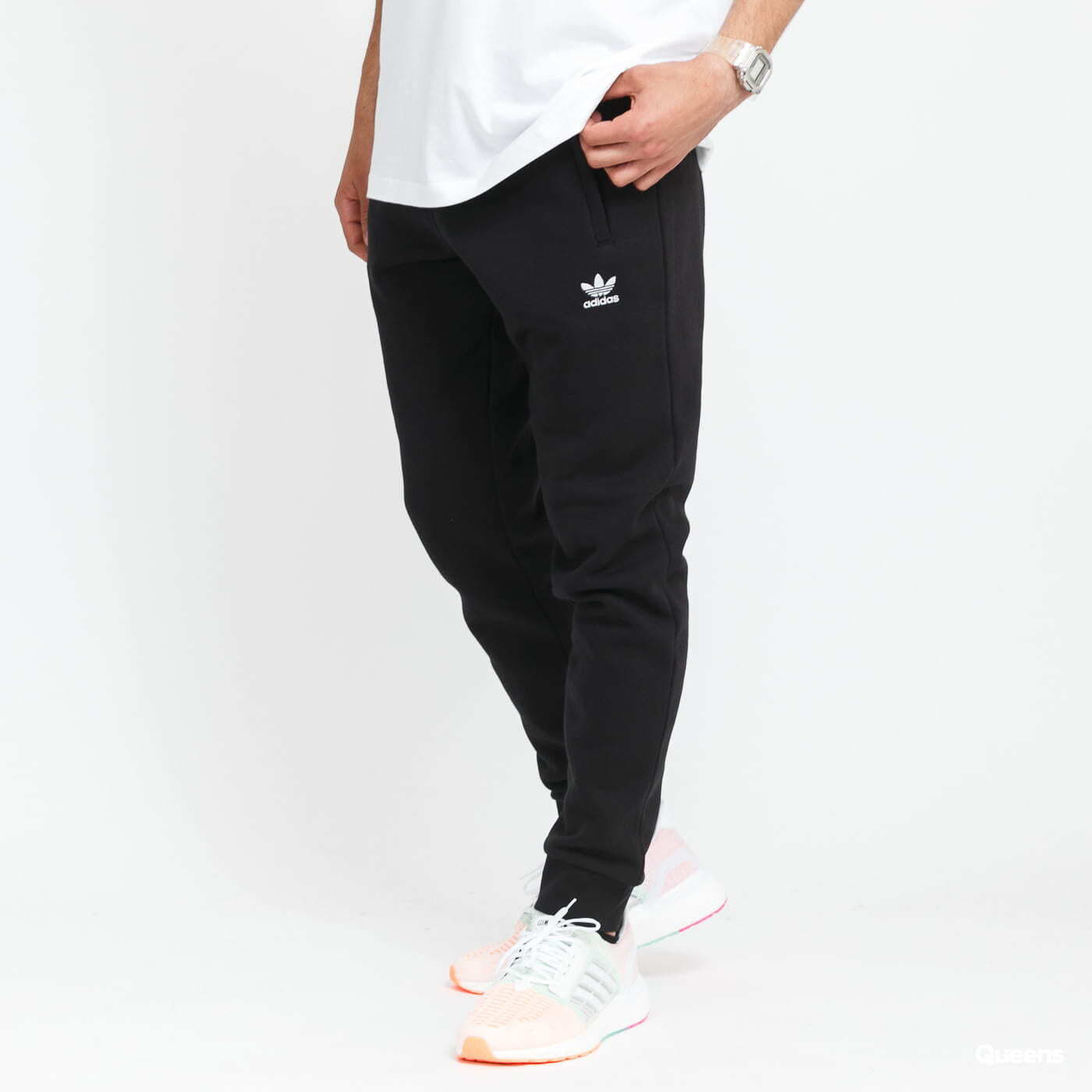 Jogginghosen adidas Originals Essentials Pant černé