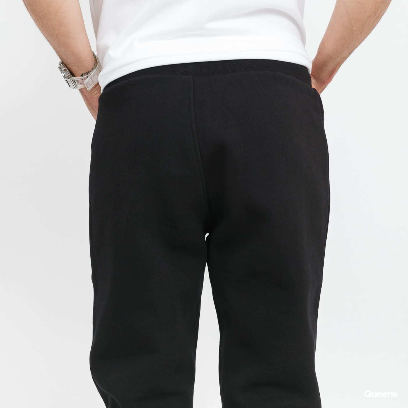 Verryttelyhousut adidas Originals Essentials Pant černé