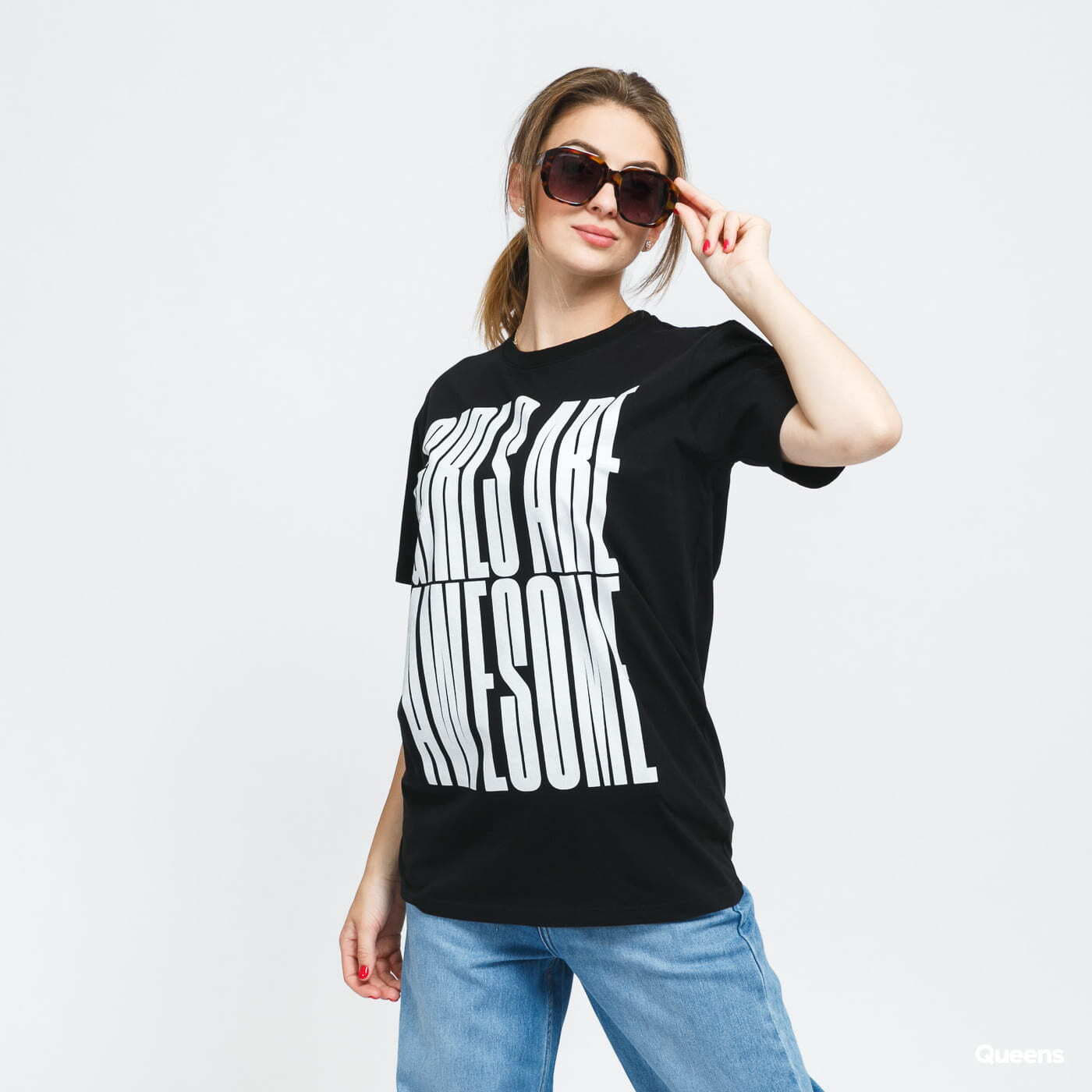 T-shirts Girls Are Awesome Stand Tall Tee černé